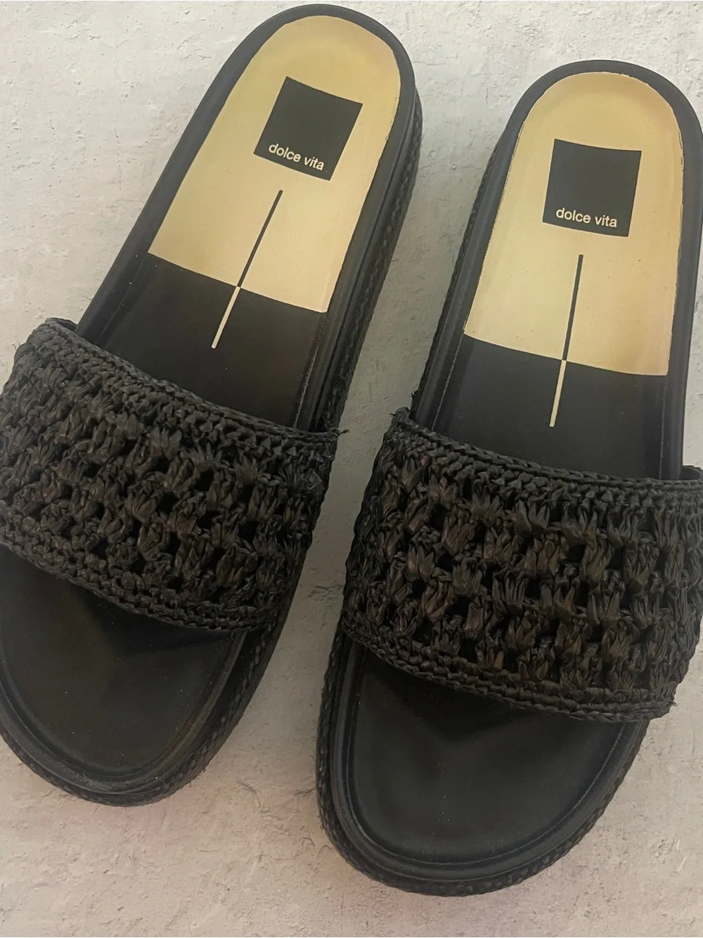 Dolce Vita “Sidona” Platform Sandals — Onyx Raffia | Size 9.5